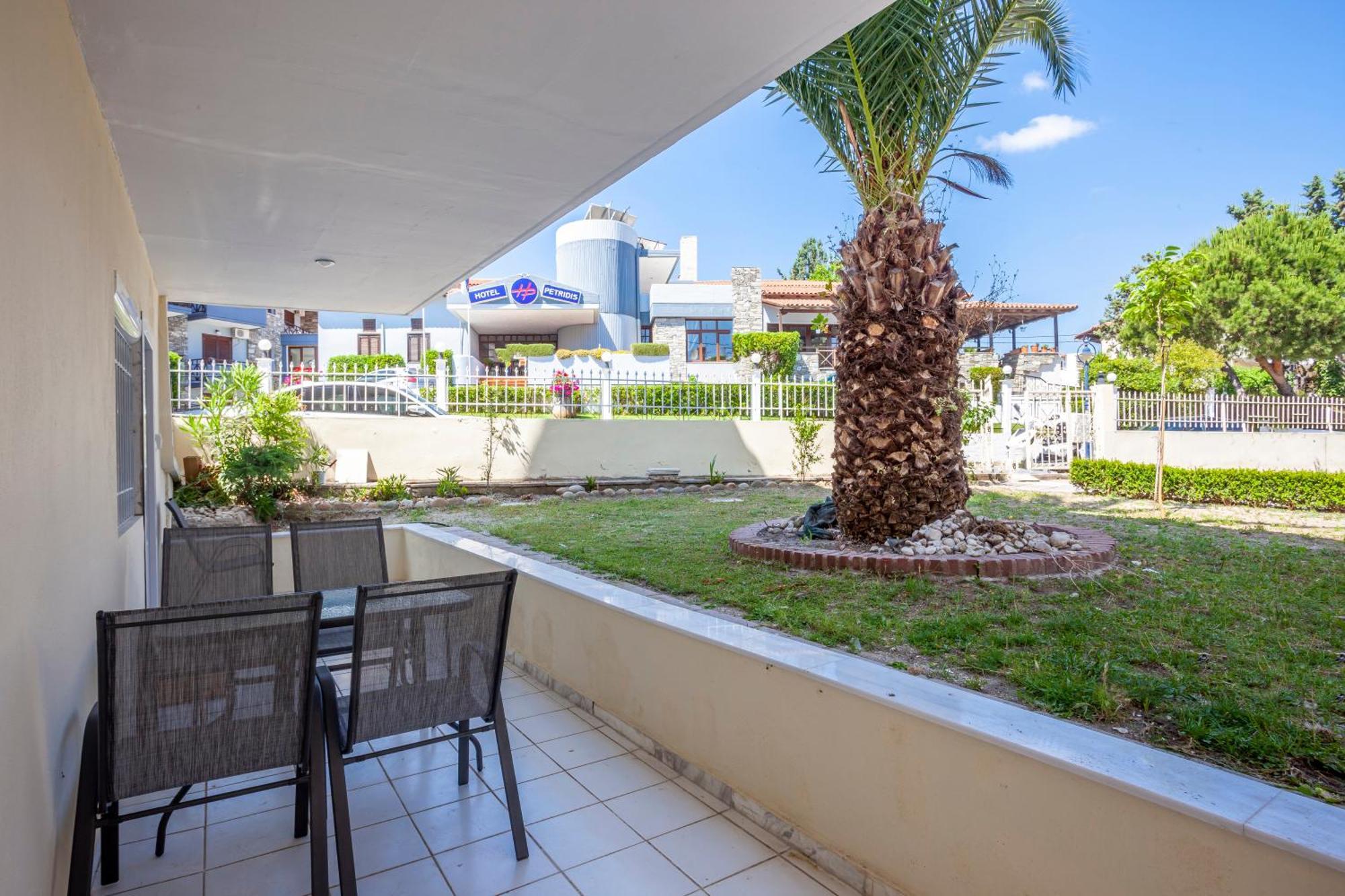 Aris Luxury Apartments Pefkochori Bagian luar foto