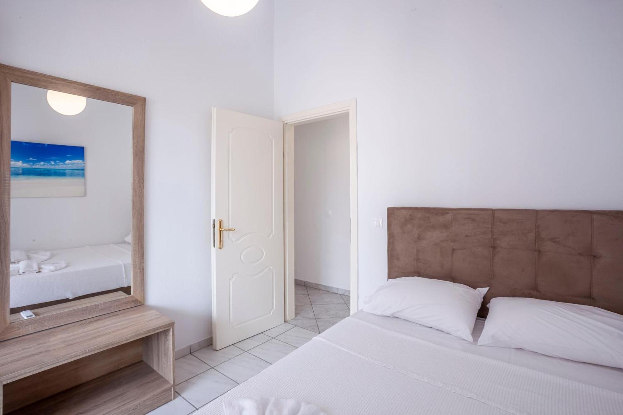 Aris Luxury Apartments Pefkochori Bagian luar foto