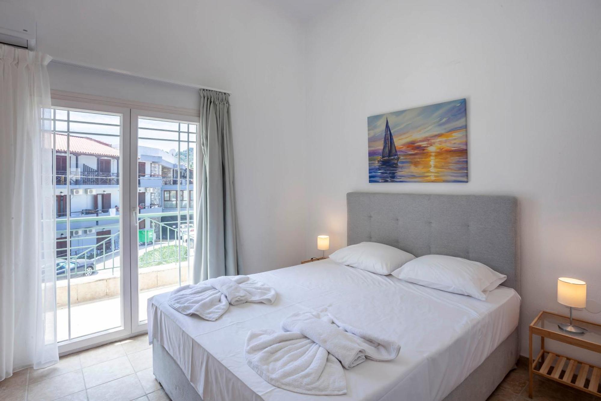 Aris Luxury Apartments Pefkochori Bagian luar foto